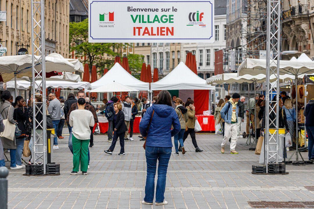 Village Passione Italiana sur la place du Théâtre Village Passione Italiana sur la place du Théâtre
