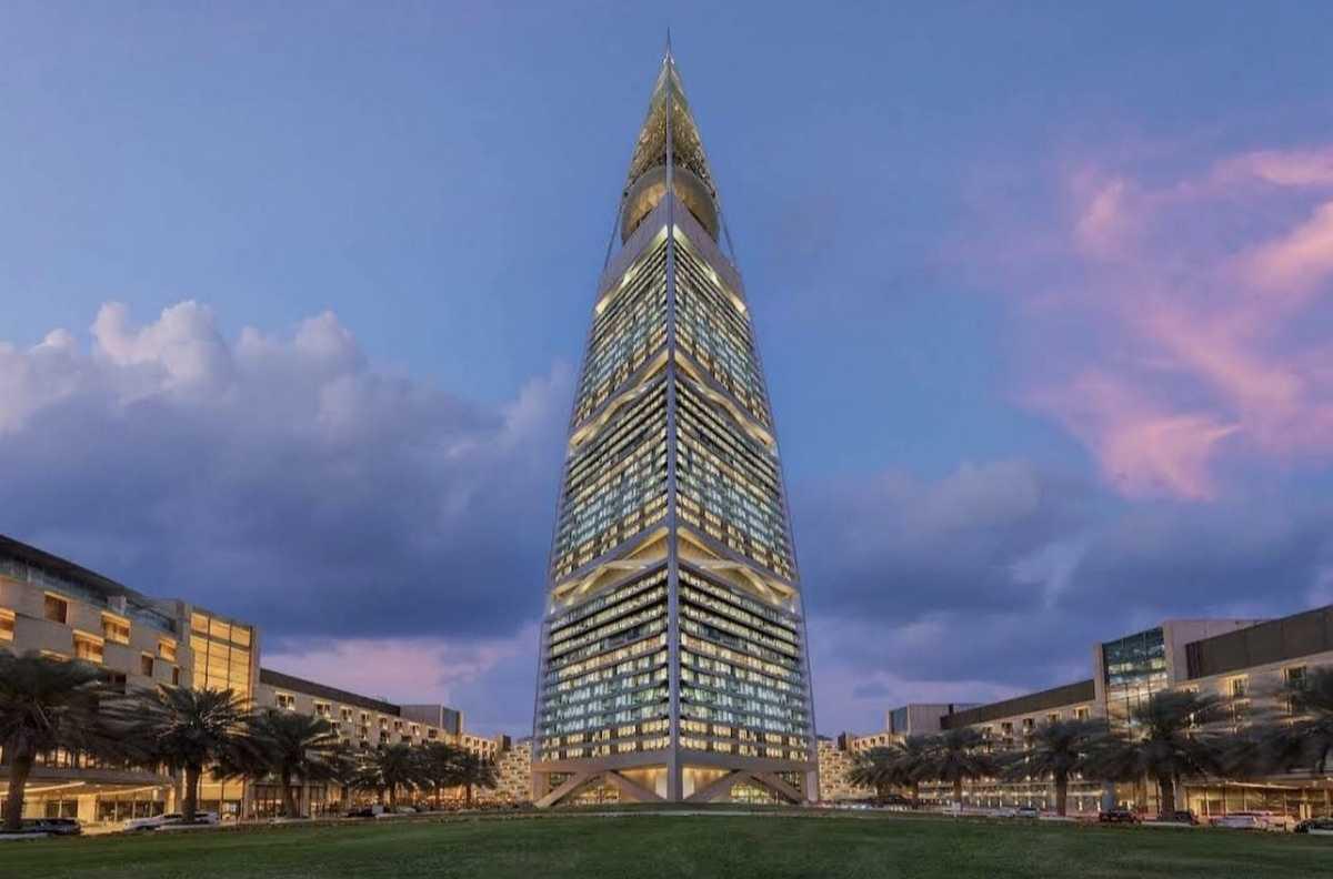 Al Faisaliah Tower - برج الفيصلية Al Faisaliah Tower - برج الفيصلية