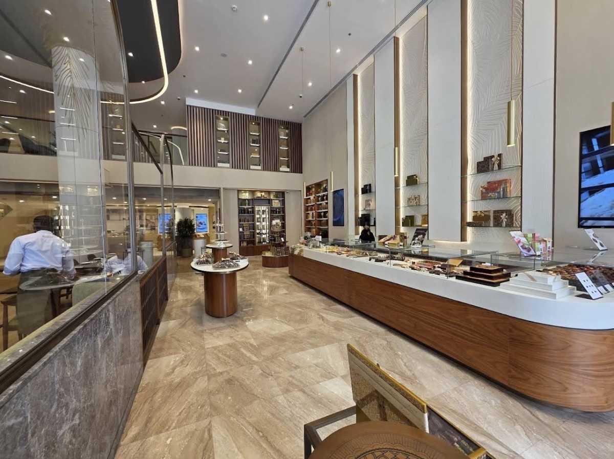 Cafe Bateel & Bateel - Tahlia Street - مقهى بتيل- شارع التحلية Cafe Bateel & Bateel - Tahlia Street - مقهى بتيل- شارع التحلية