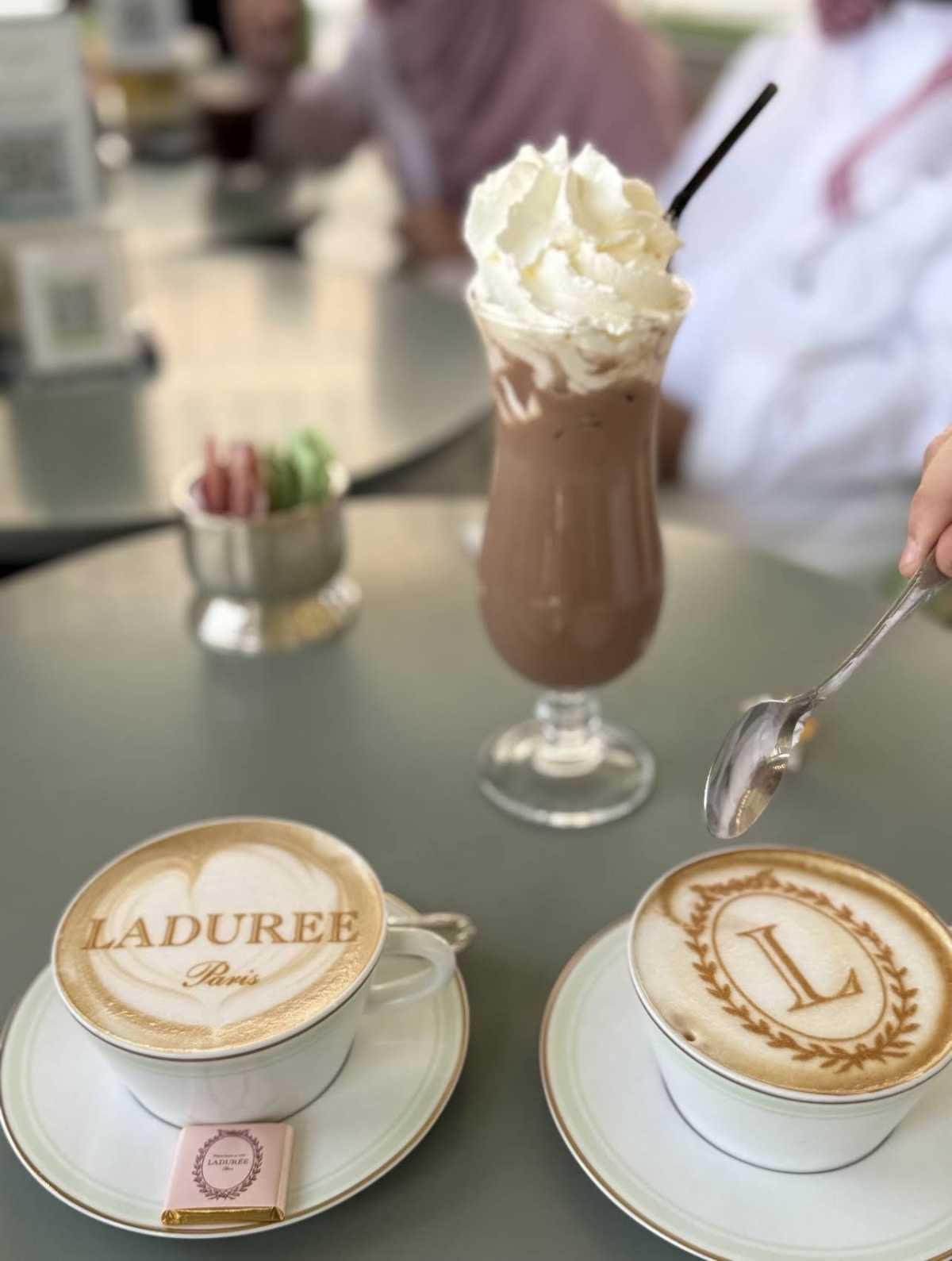 Cafe Bateel & Bateel - Tahlia Street - مقهى بتيل- شارع التحلية Cafe Bateel & Bateel - Tahlia Street - مقهى بتيل- شارع التحلية