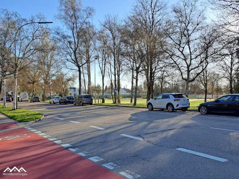 Parkplätze am Sportplatz Parkplätze am Sportplatz