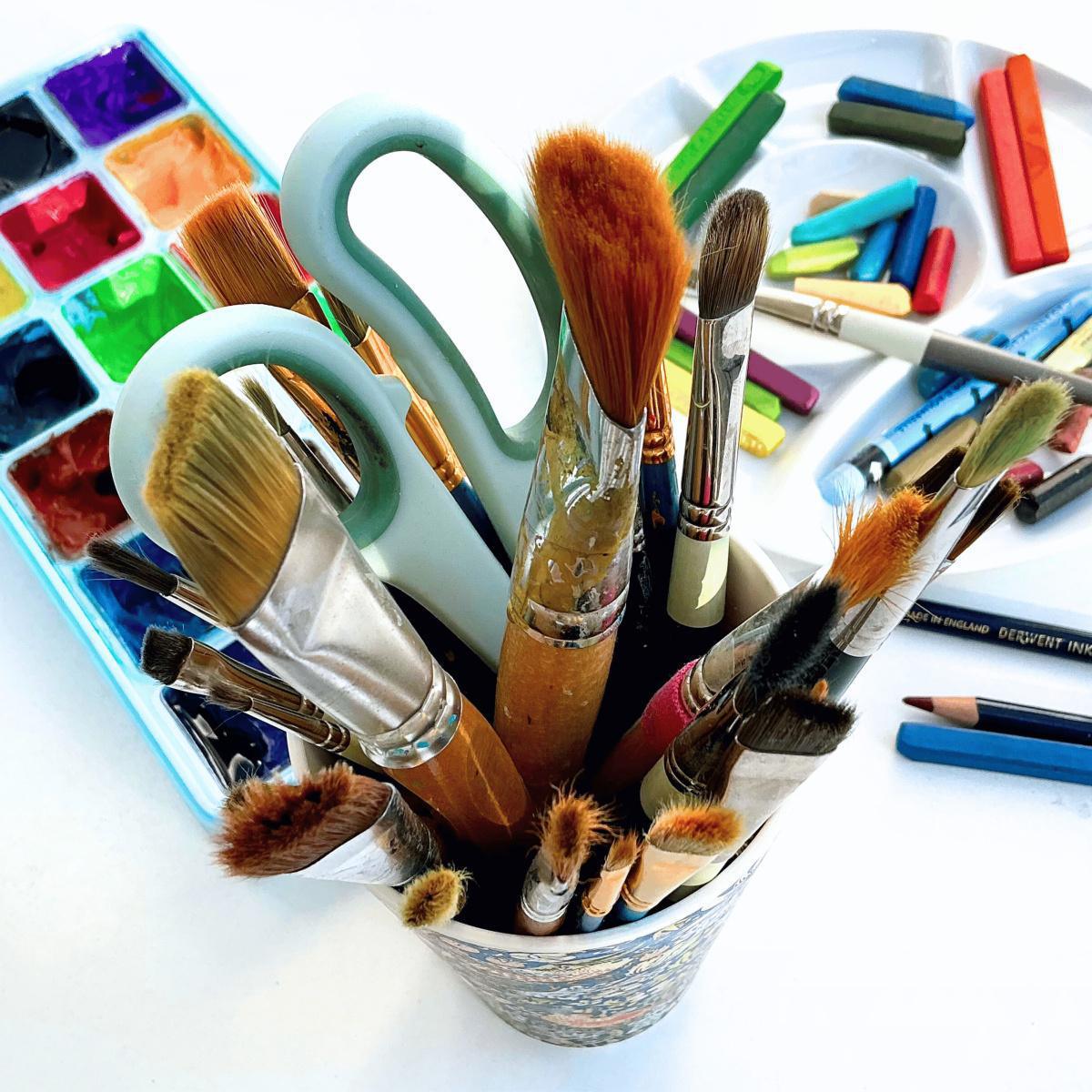 Materialien: Skizzenbuch und Farben