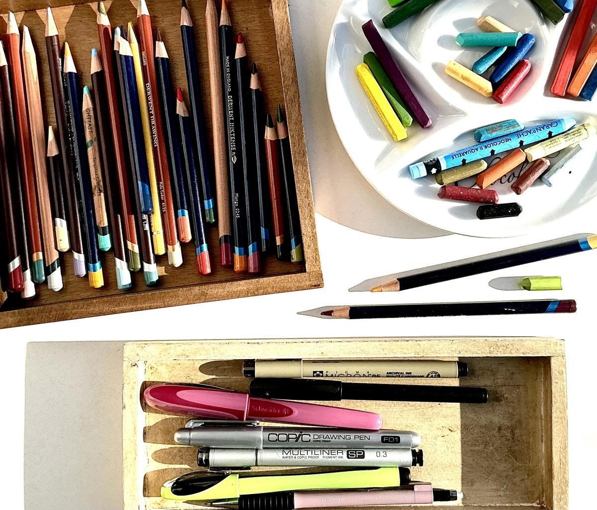 Materialien: Skizzenbuch und Farben Materialien: Skizzenbuch und Farben