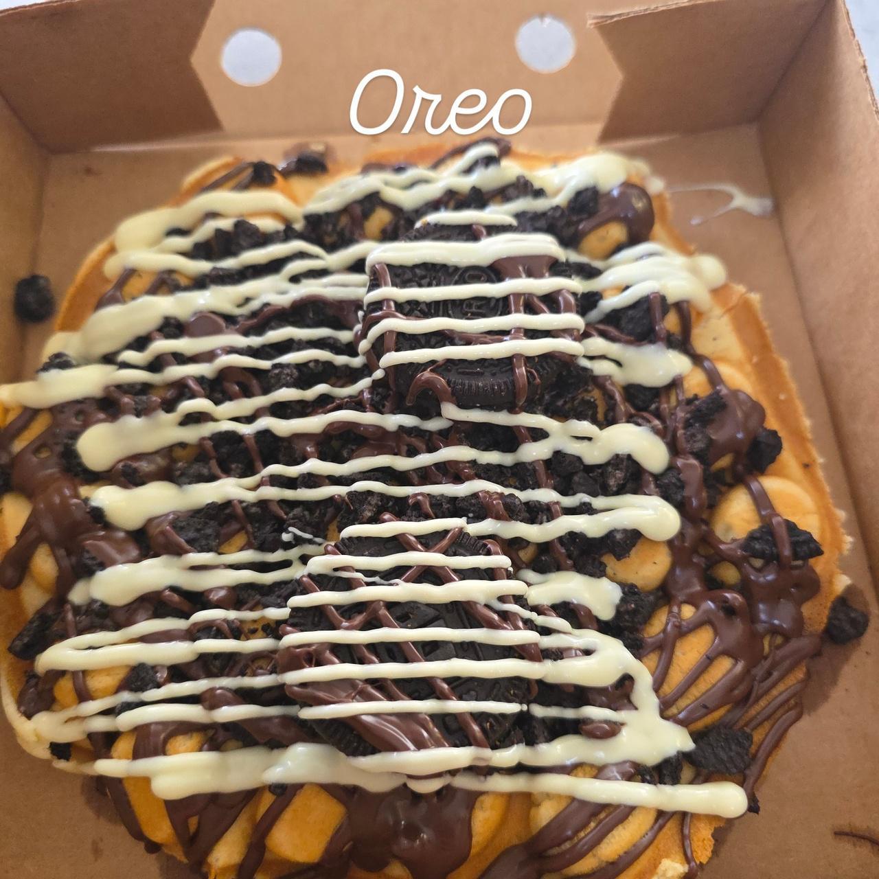 Milk and White Chocolate sauce with Oreo pieces