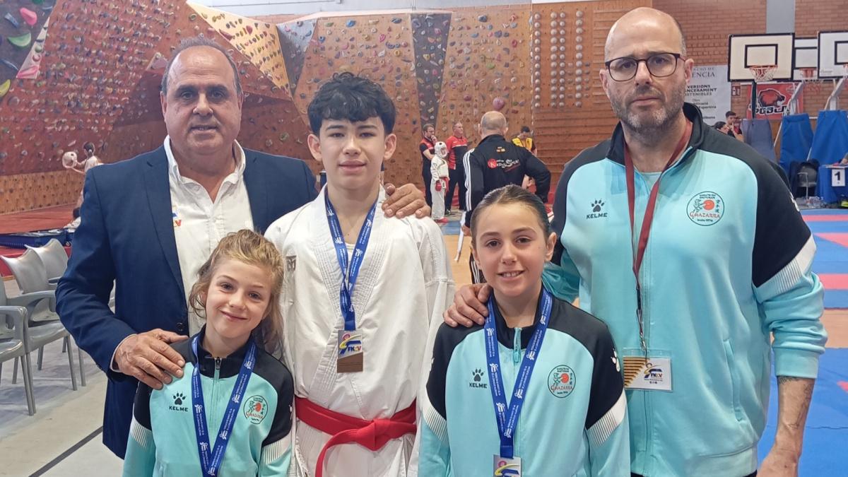 El Club Karate Do Shotokan Chazarra suma tres bronces y un quinto puesto en una jornada de triple competición El Club Karate Do Shotokan Chazarra suma tres bronces y un quinto puesto en una jornada de triple competición