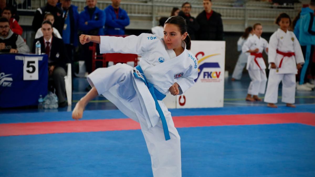 Belén Casal Miralles, convocada con la selección valenciana para el Campeonato de España Infantil de Karate