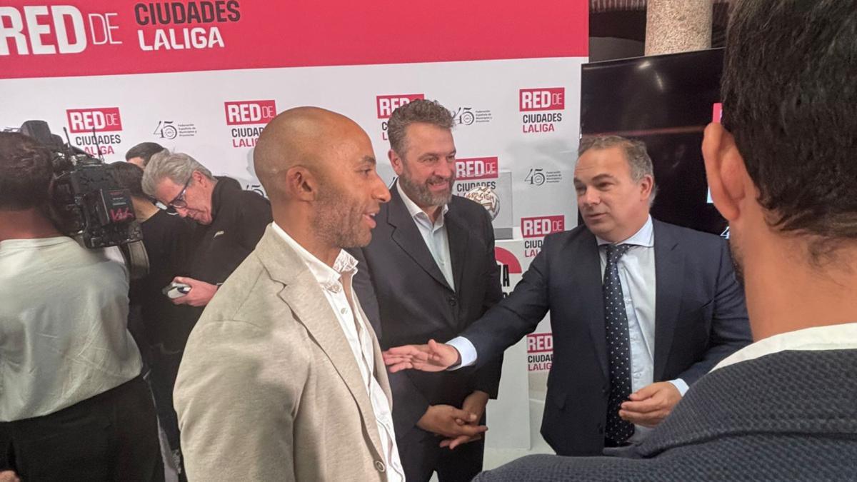 La LIGA y la FEMP crean una red de ciudades para combatir el odio a través del fútbol La LIGA y la FEMP crean una red de ciudades para combatir el odio a través del fútbol