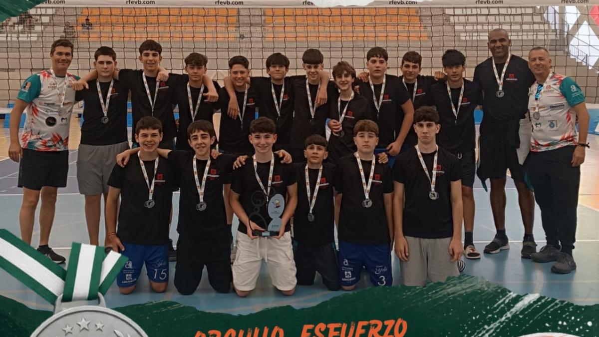 El infantil masculino de voleibol del CD Salesianos Elche se proclama subcampeón autonómico en Valencia