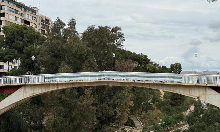 El Ayuntamiento se suma a la iniciativa para sacar banderas del Elche CF a los balcones