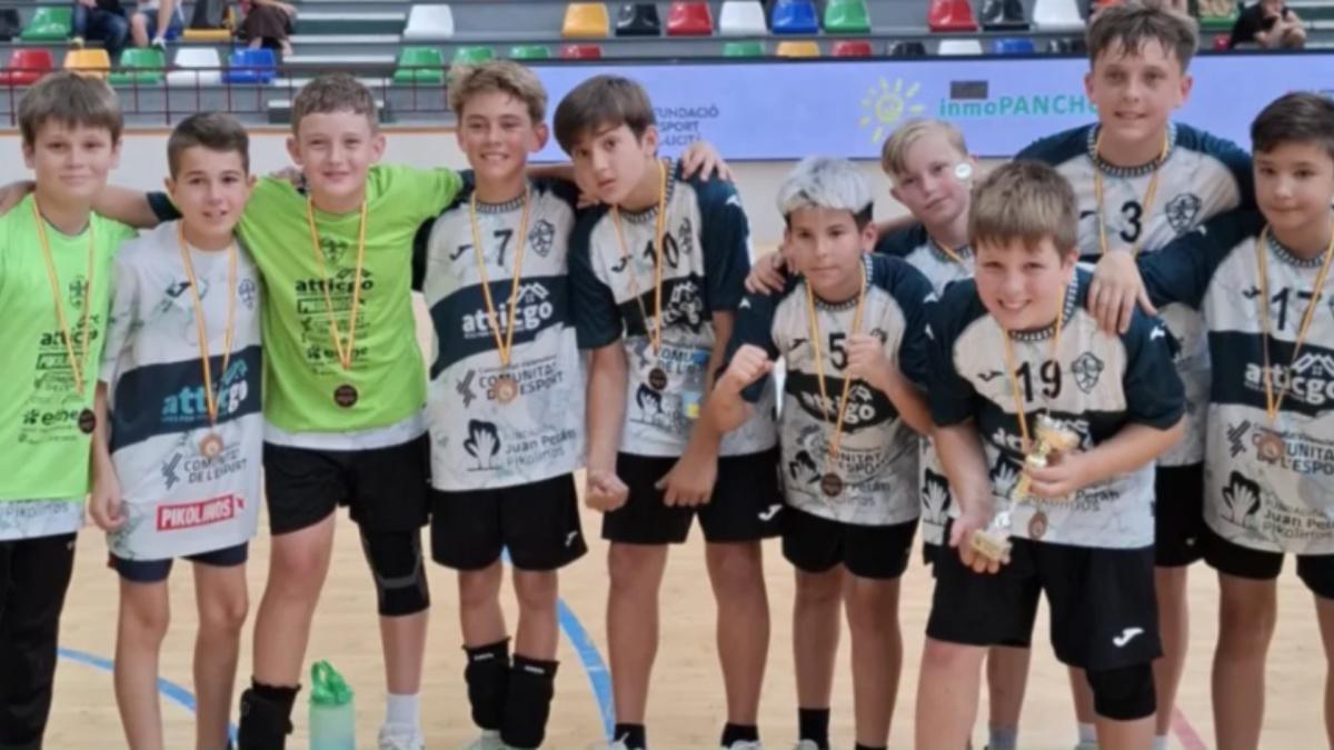 El Club Balonmano Elche logra dos subcampeonatos provinciales en la categoría alevín El Club Balonmano Elche logra dos subcampeonatos provinciales en la categoría alevín