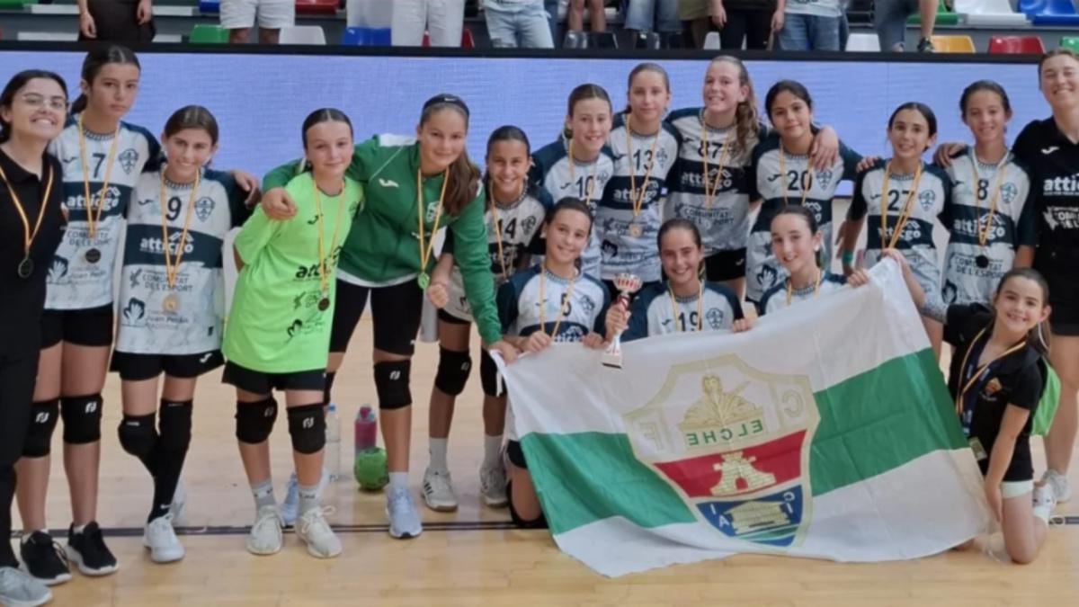 El Club Balonmano Elche logra dos subcampeonatos provinciales en la categoría alevín El Club Balonmano Elche logra dos subcampeonatos provinciales en la categoría alevín