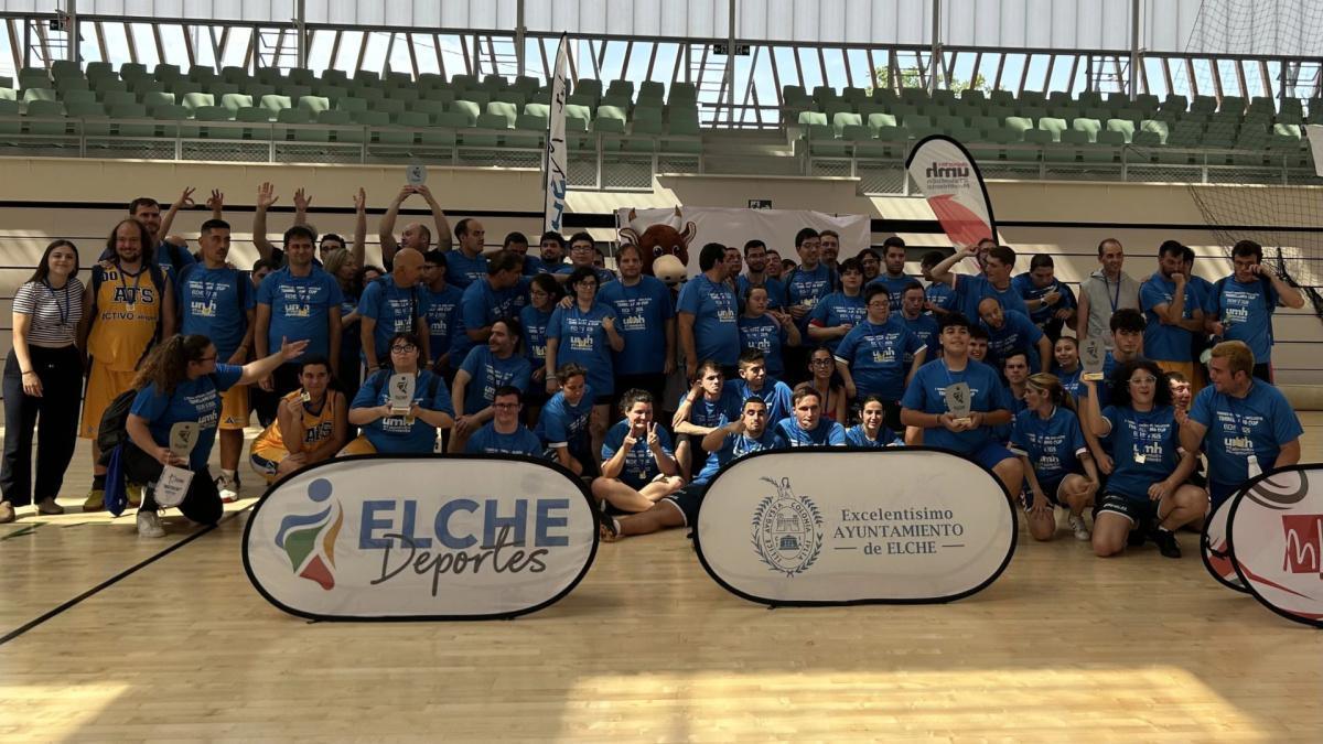 El pabellón Sara Marín-María Díez acoge con éxito la primera edición de la Torrellano Cup Inclusiva de balonmano