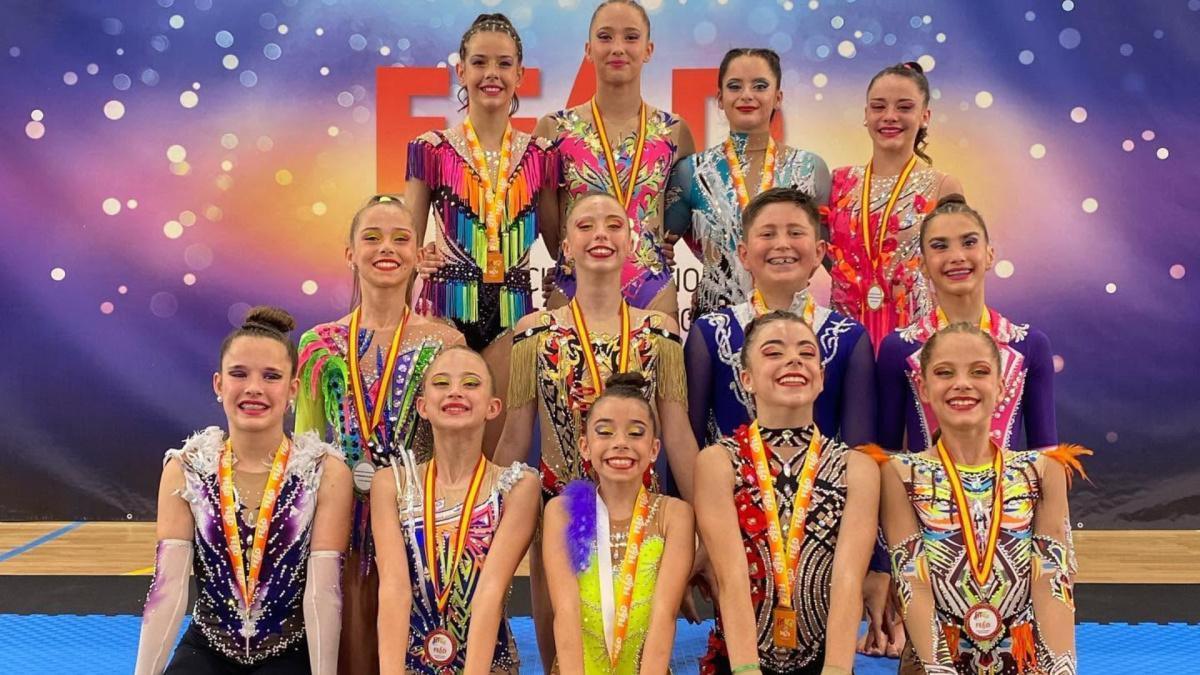 El Club Esade regresa del Campeonato de España de baile deportivo en La Nucía con 2 oros, 2 platas y 6 bronces y clasifica para el Campeonato de Europa en Italia