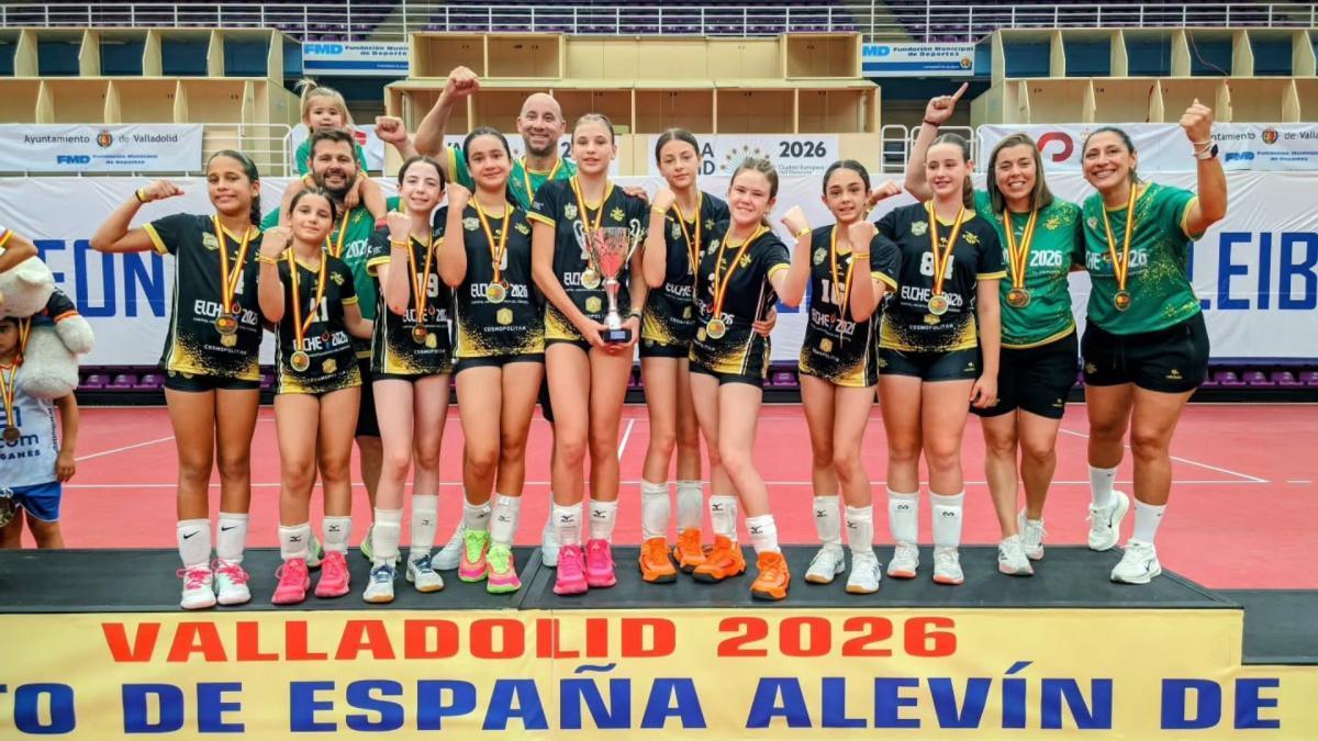 El Club Voleibol Elche se proclama campeón de España alevín femenino tras vencer al CD Voleibol Astillero en la final de Valladolid