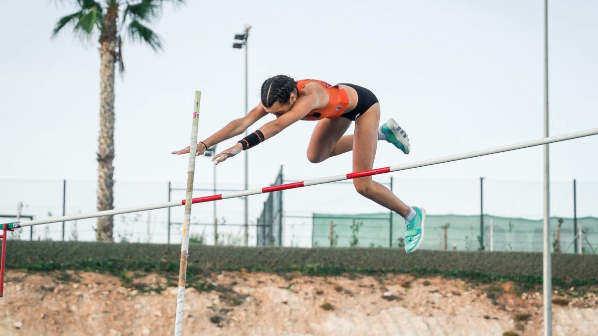 Vega Martínez-Herrada brilla en el Campeonato de España por Federaciones con oro, récord y mínima europea Vega Martínez-Herrada brilla en el Campeonato de España por Federaciones con oro, récord y mínima europea