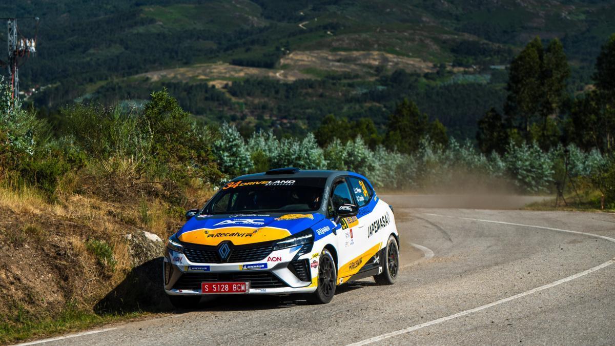 El piloto ilicitano J.J. Pérez gana en el Rally Rías Baixas y anuncia su colaboración con la Fundación Síndrome de Dravet