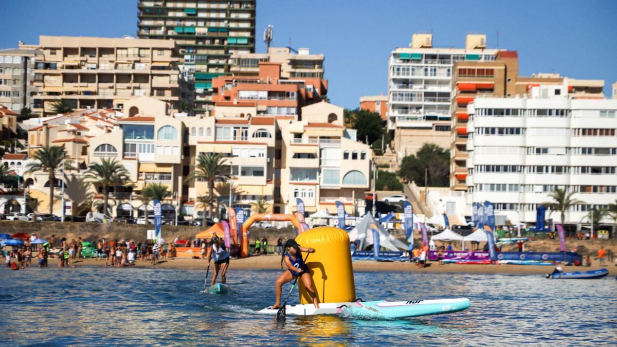 Sergio Cantoral y Alexia Soto firman el doblete en el II Elche Paddle Festival de Arenales del Sol Sergio Cantoral y Alexia Soto firman el doblete en el II Elche Paddle Festival de Arenales del Sol