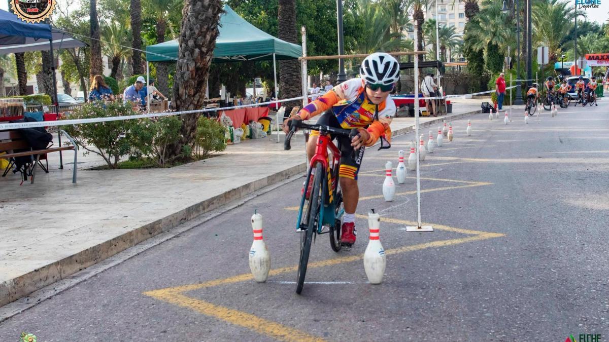 La V Marcha Demolision Bike reúne a más de 400 ciclistas en Elche en una jornada de éxito