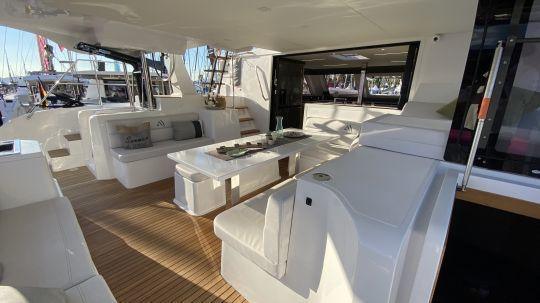 Aventura 45 : L’élégance et la performance réunies au Salon Nautique de Port Camargue