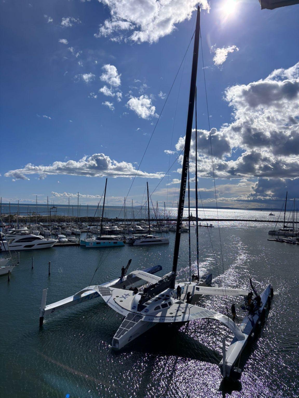 Maxi Banque Populaire XI : le géant des mers fait sensation à Port Camargue