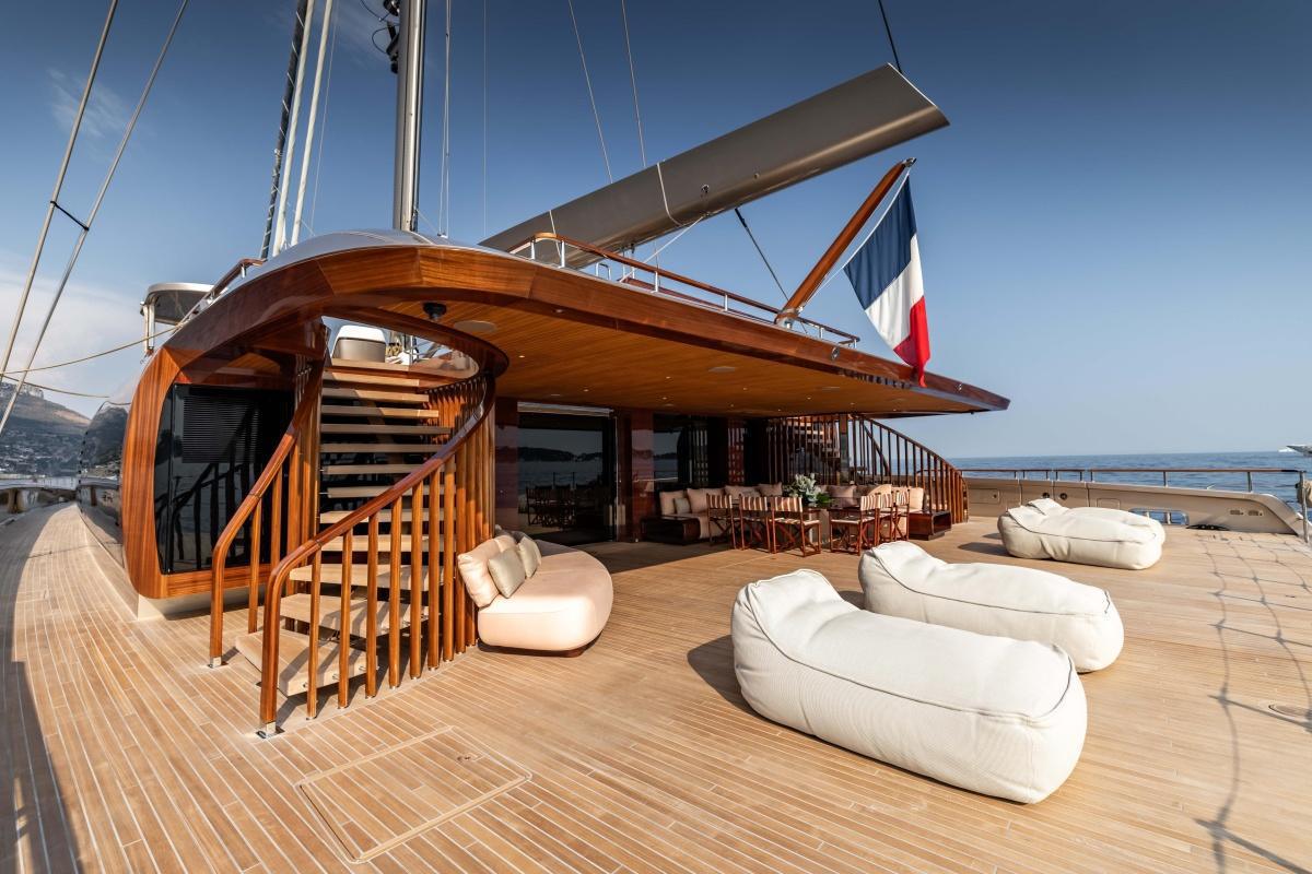 ArtExplorer : le géant des mers est le plus grand catamaran du monde ArtExplorer : le géant des mers est le plus grand catamaran du monde