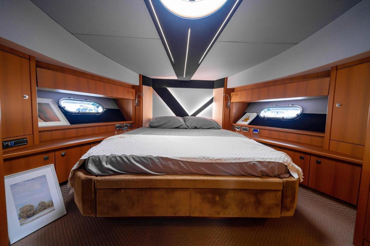 STAR OF THE SEVEN SEAS - Sunseeker Predator 74 