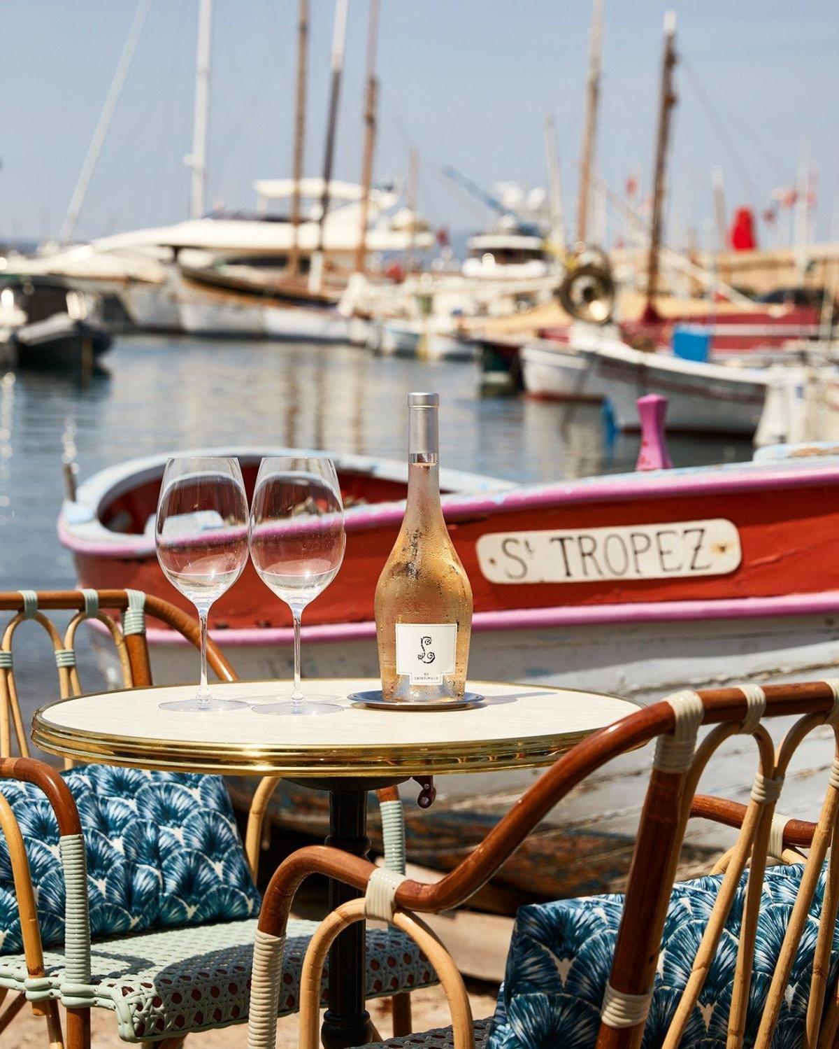 Hermitage : l'élégance intemporelle d'un voilier d'exception au départ de Saint-Tropez