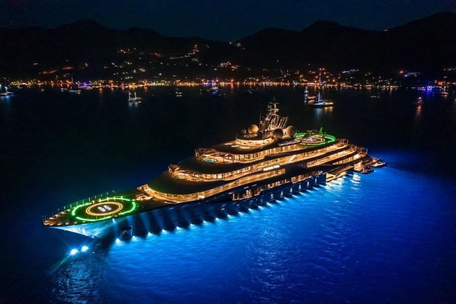 Les plus beaux feux d'artifice à admirer depuis un yacht en Méditerranée Les plus beaux feux d'artifice à admirer depuis un yacht en Méditerranée