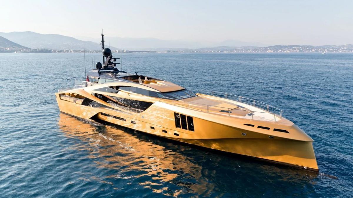 KHALILAH, le premier superyacht entièrement construit en carbone KHALILAH, le premier superyacht entièrement construit en carbone
