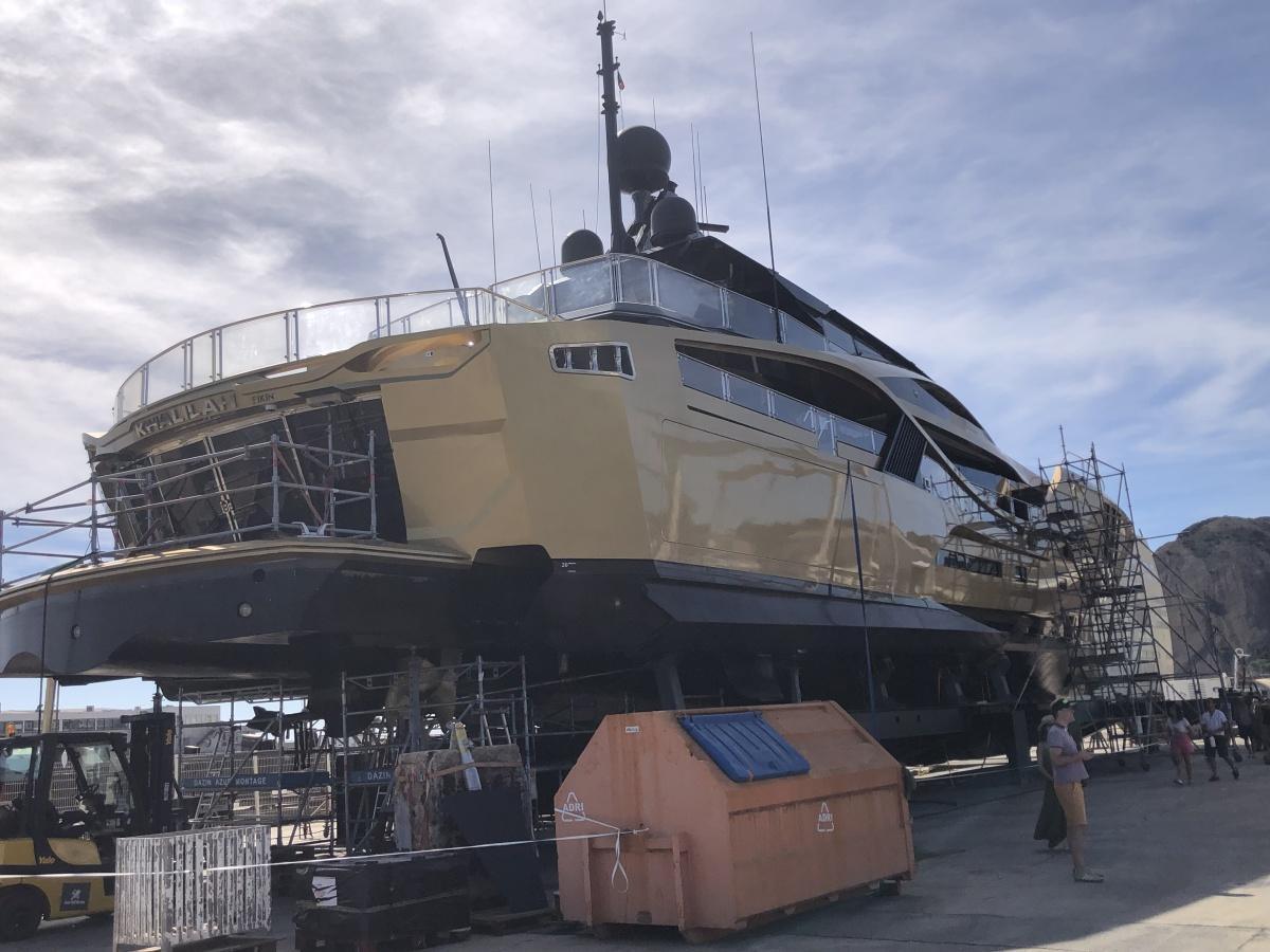 KHALILAH, le premier superyacht entièrement construit en carbone KHALILAH, le premier superyacht entièrement construit en carbone