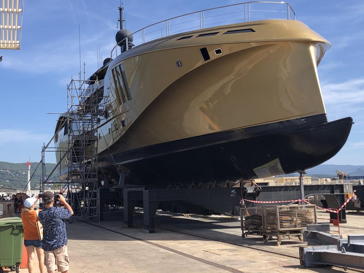 KHALILAH, le premier superyacht entièrement construit en carbone