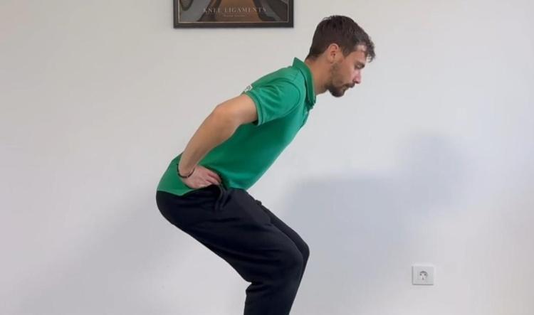 #10 Genuflexiune (Squat)