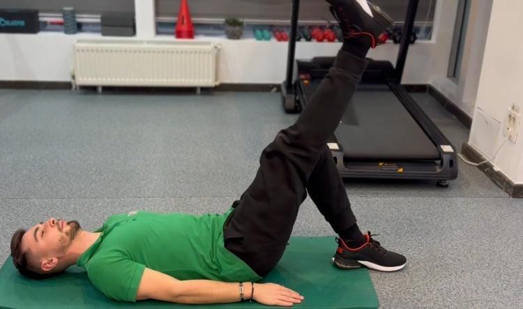 #2 Picior întins sus-jos (Straight Leg Raise)