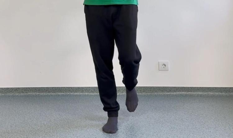 #16 Stat pe un picior (Single-Leg Balance)