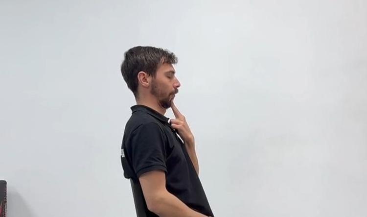 #4 Retragere bărbie („dublă bărbie”) (Chin Tuck)