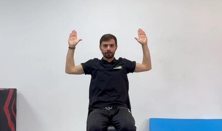 #23 Pe scaun – brațele la nivelul umărului, ridicate sus-jos (Seated shoulder-level arm lift)