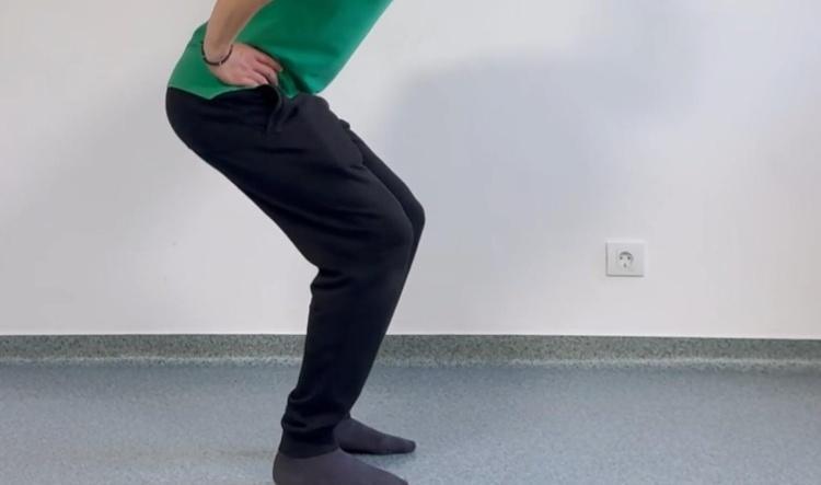 #11 Semi-genuflexiuni cu sprijin pe scaun