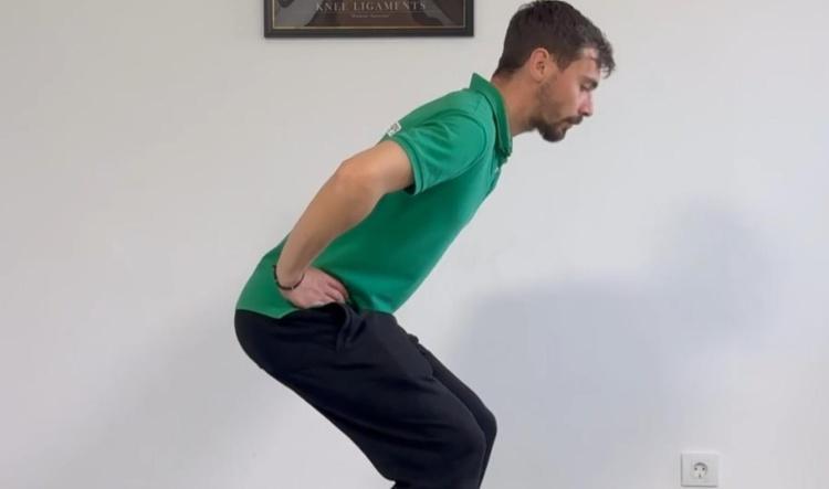 #12 Semi-genuflexiuni cu sprijin pe scaun