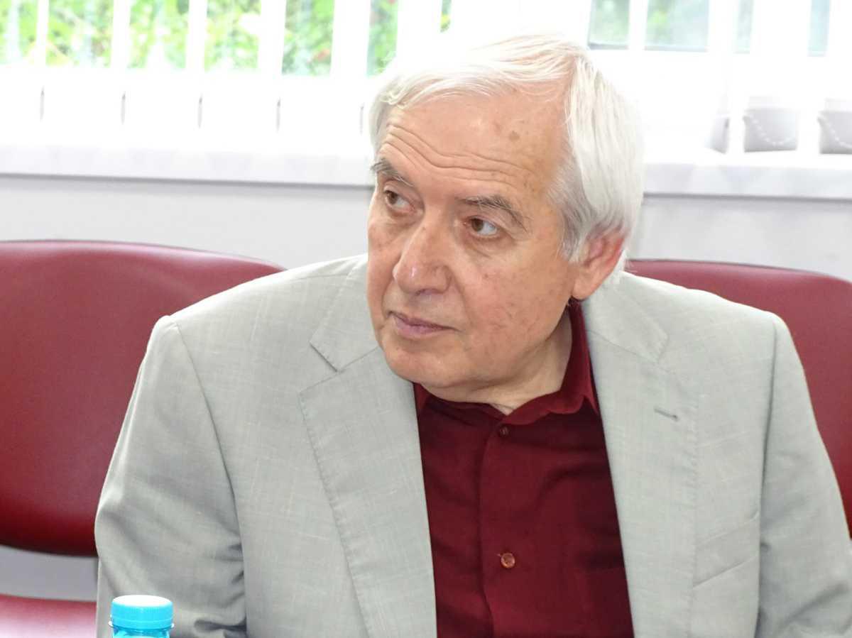 Физикът Теодосий Теодосиев е избран за член на университетското настоятелство