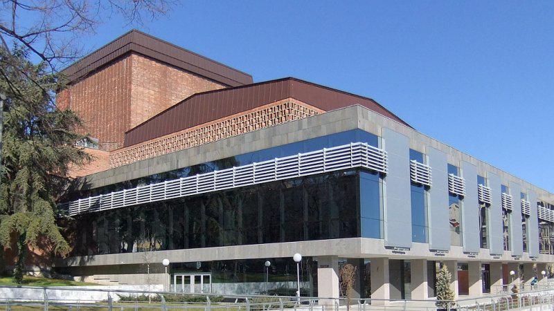 Опера Опера