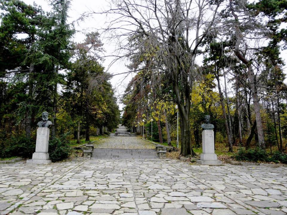 Парк „Митрополит Методий Кусев“(Аязмото)