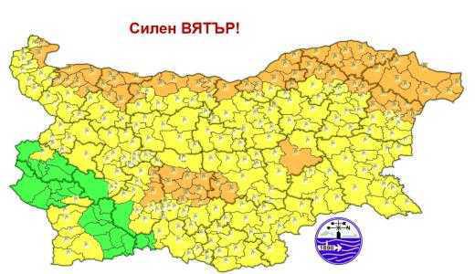 Кодове за опасно силен вятър и ниски температури в сряда