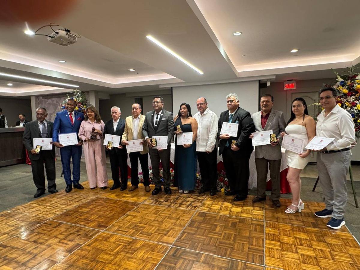 Conmemoración del Día del Médico Ecuatoriano Conmemoración del Día del Médico Ecuatoriano