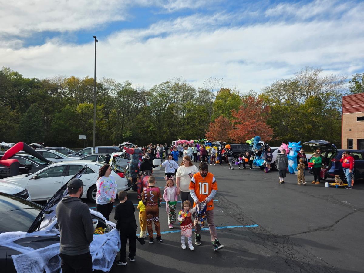 Peoria Heights Grade School PTO Trunk-or-Treat