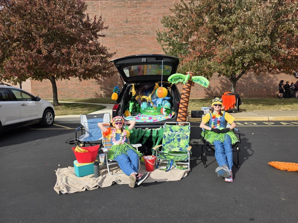 Peoria Heights Grade School PTO Trunk-or-Treat Peoria Heights Grade School PTO Trunk-or-Treat
