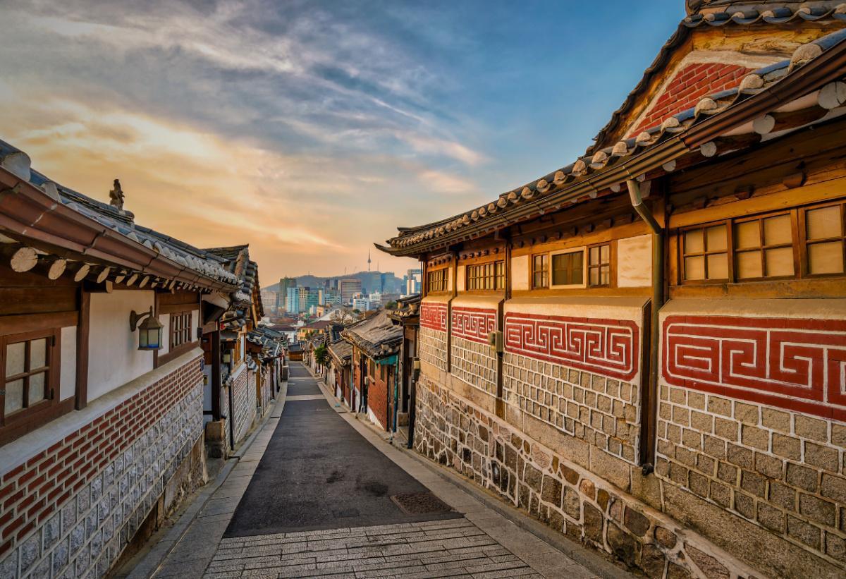 Bukchon Hanok Village, un village de maisons traditionnelles coréennes Bukchon Hanok Village, un village de maisons traditionnelles coréennes