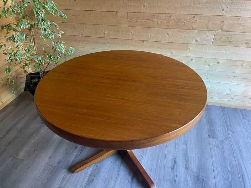 Ameublement Baumann, tables et chaises