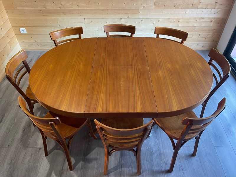 Ameublement Baumann, tables et chaises