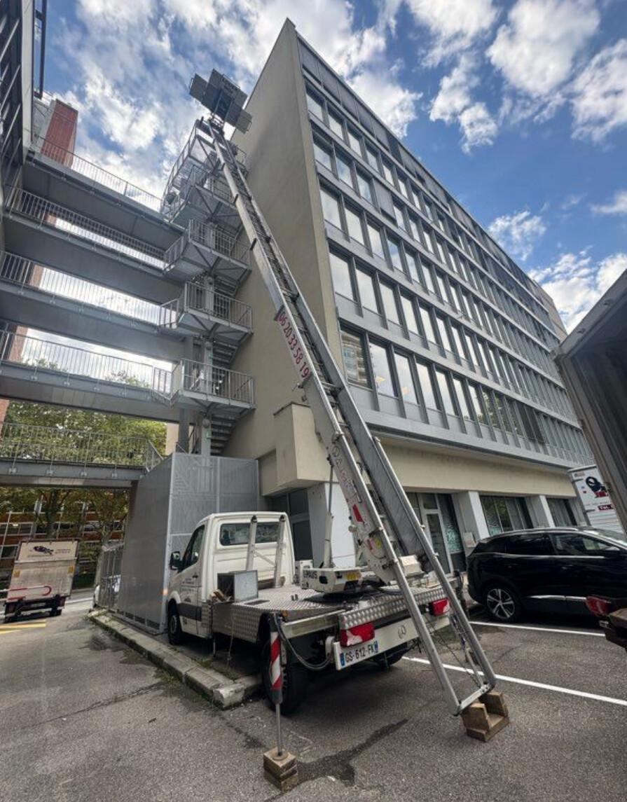 Location monte meuble / charge