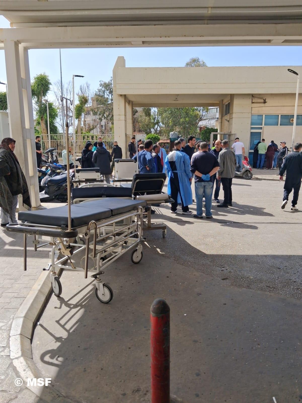 Beirut, afflusso massiccio di feriti dopo un bombardamento vicino a un ospedale